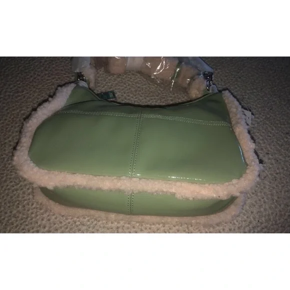 💕❤️😍MAKE AN OFFER! NWT TOPSHOP SEAGREEN FUR CHAIN BAG😍💕 - Picture 3 of 4